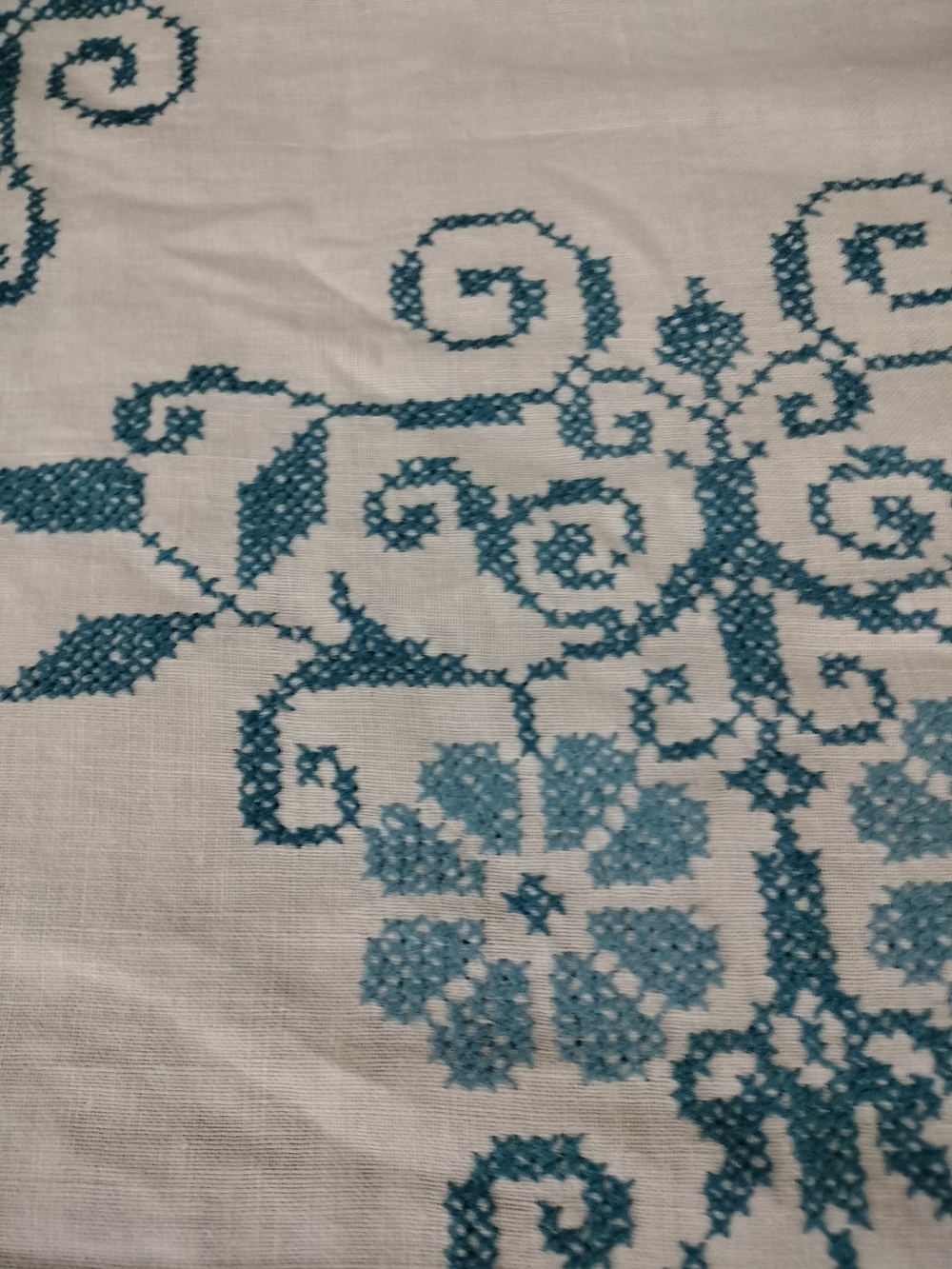 White Cotton Embroidered Tablecloth with  Blue Motif - Picture 2 of 5